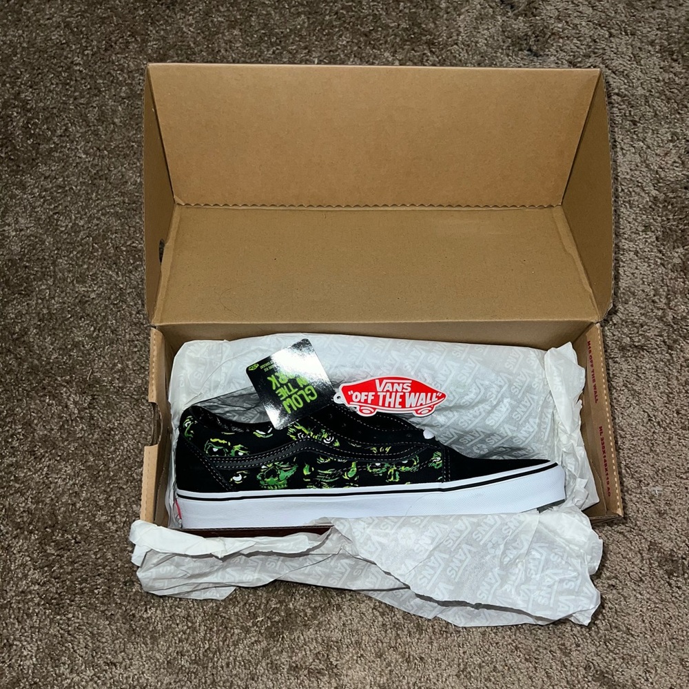 Vans Size 11 Men GLOW IN THE DARK Old Skool Eves In The Dark Black/Mu - Picture 4 of 4